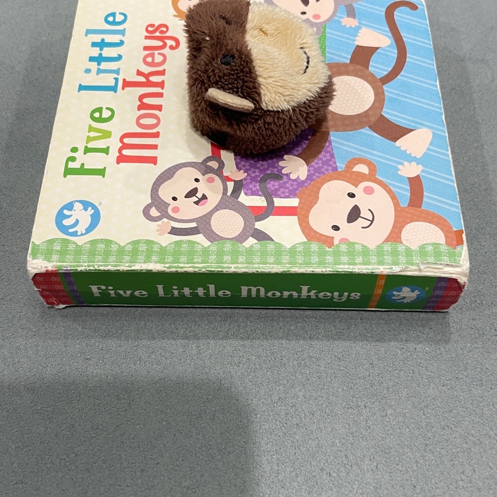 Set of 4 Finger Puppet Animal Board Books - Picture 12 of 12